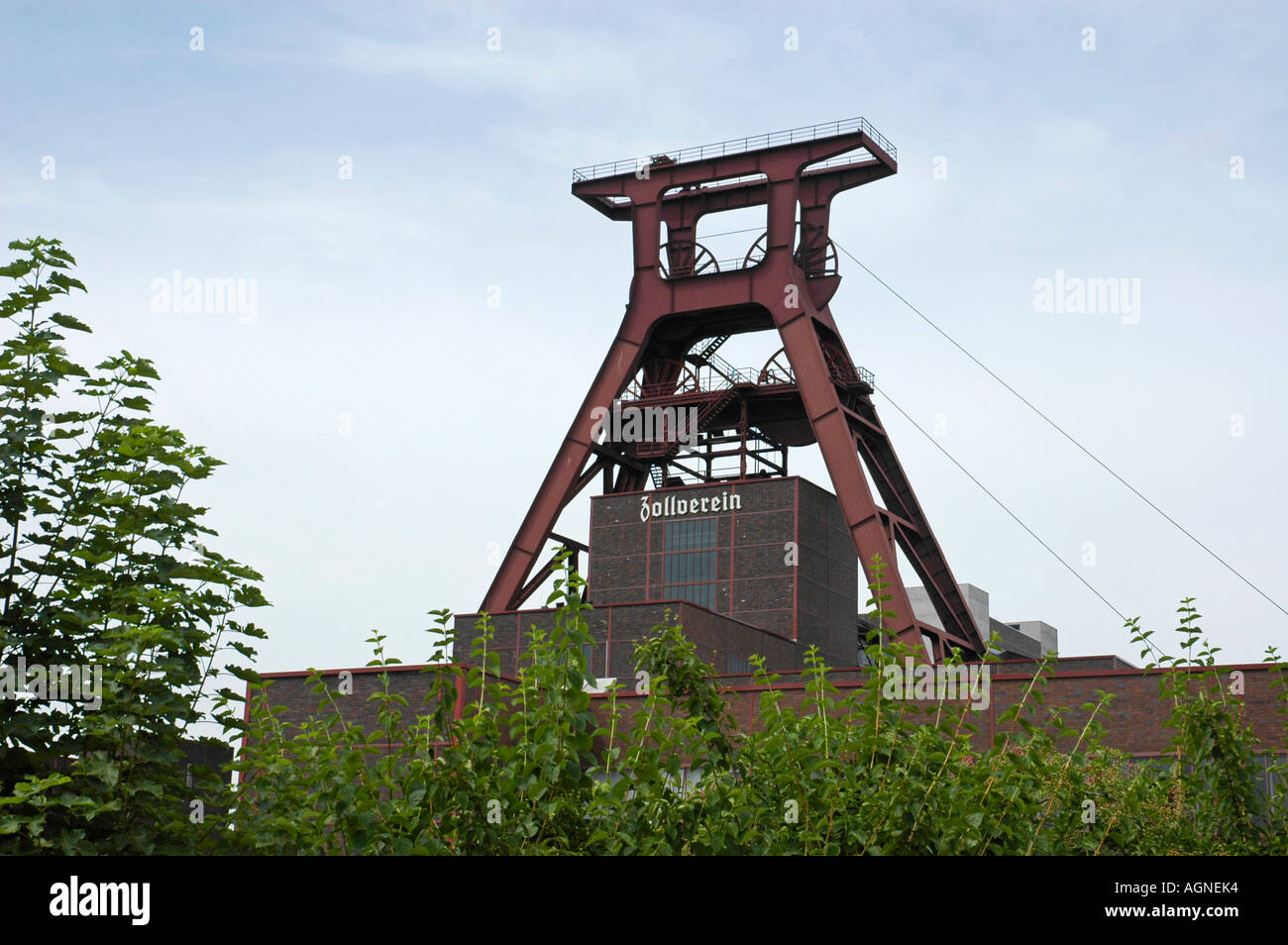 Förderturm des Bergwerkes Zollverein, Essen Katernberg, Ruhrgebiet, NRW, Nordrhein-Westfalen, Deutschland Stockfoto