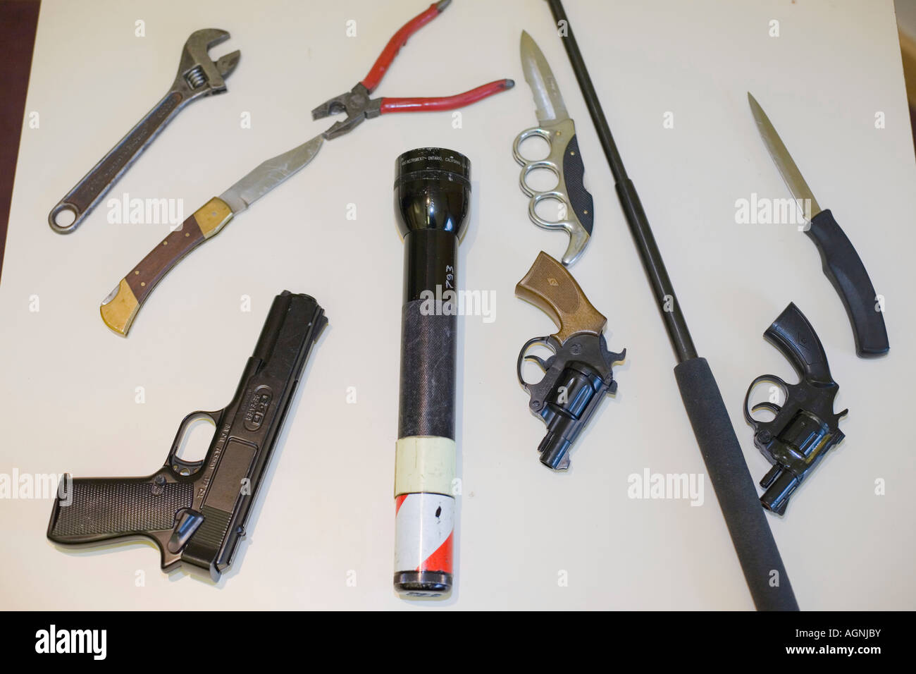 Illegale Waffen beschlagnahmt von Cumbria Polizei, UK Stockfoto