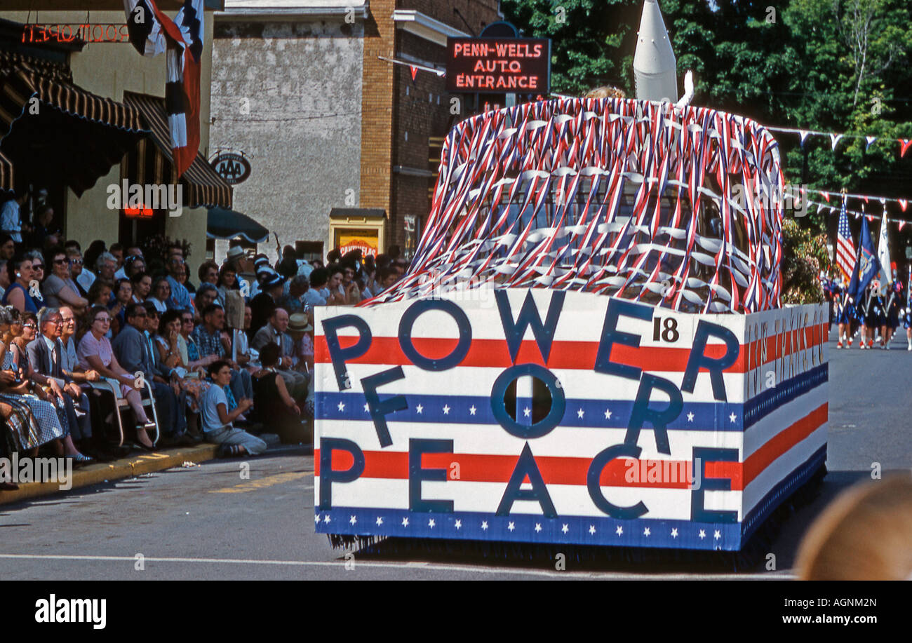 Kraft für Frieden Parade Float Wellsboro PA 1961 Stockfoto