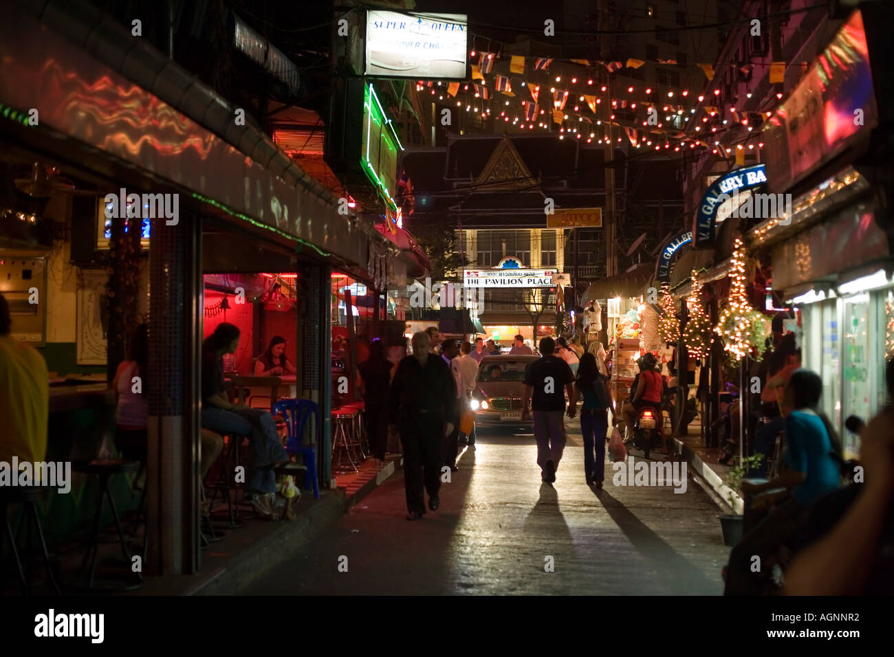 Ein Blick auf Patpong ein rotes Licht und Entertainment District bei Nacht Bang Rak Bezirk Bangkok Thailand Stockfoto