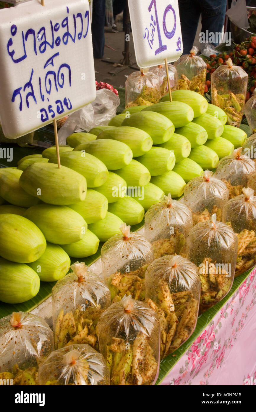 Thai-Food angeboten am Suan Chatuchak Weekend Market Bangkok Thailand Stockfoto