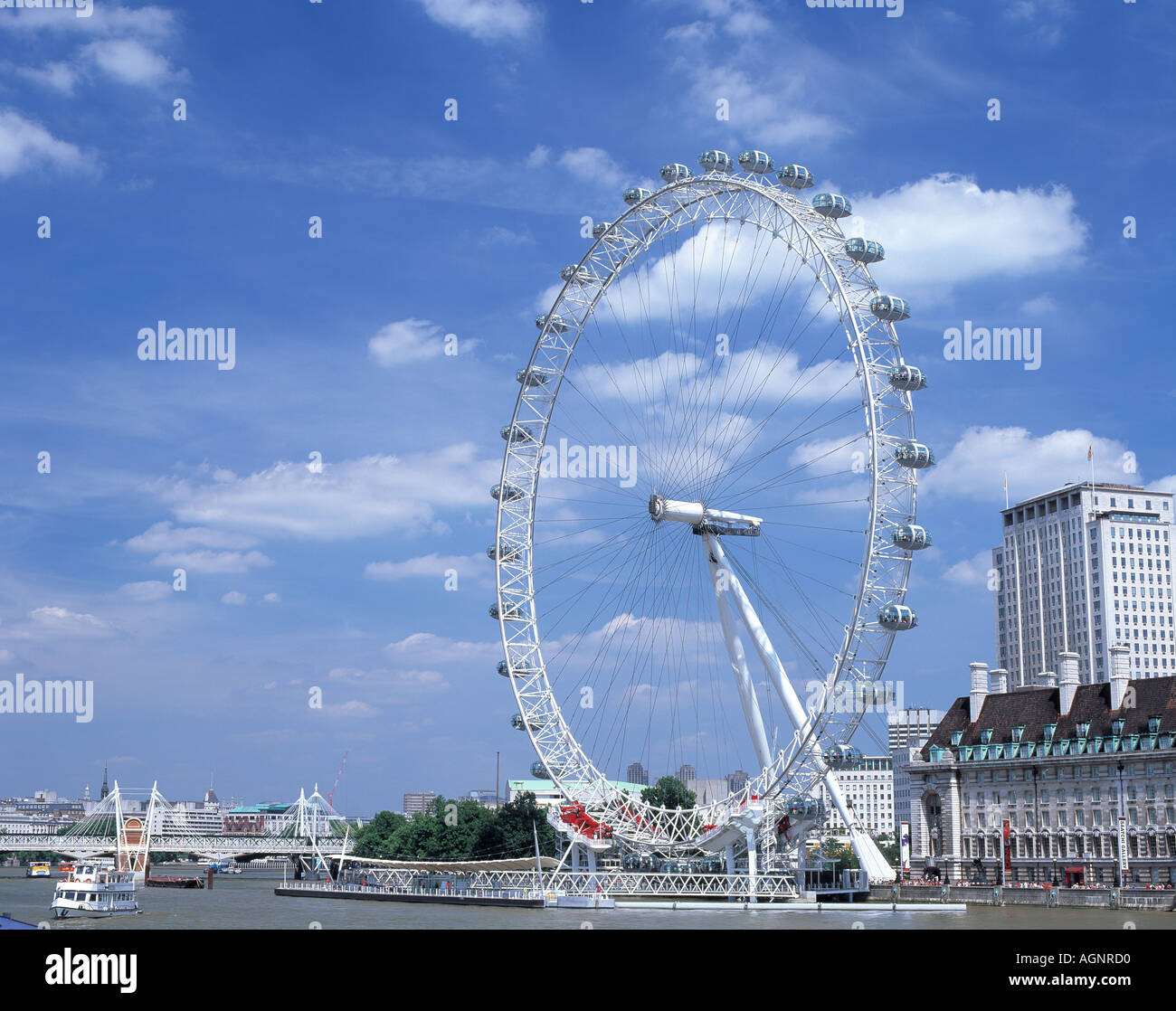 Eine Nahaufnahme von der Westminster Bridge die Themse und das London Eye Besucherattraktion. Stockfoto