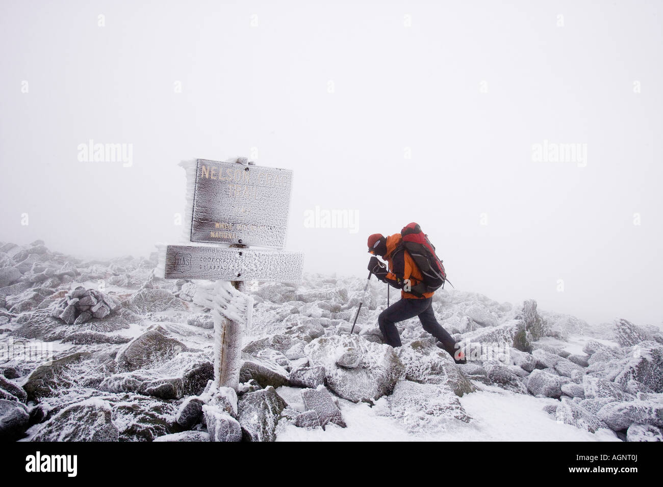 Mann-Winterwandern auf Mount Washington in New Hampshire s White Mountains Stockfoto