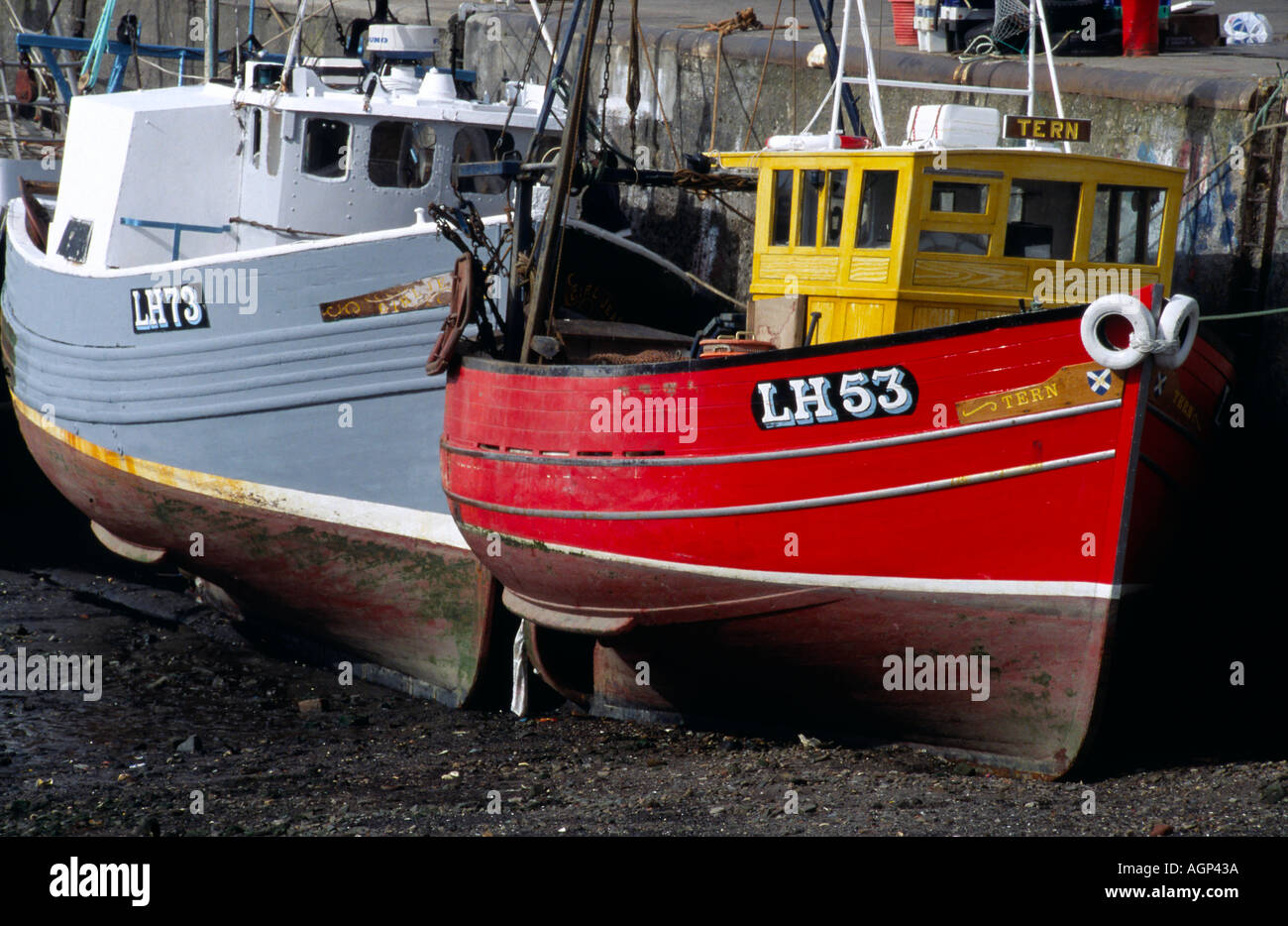 Traditionelle Fischerboote im Hafen von Port Seton an der Ostküste von Schottland. Stockfoto