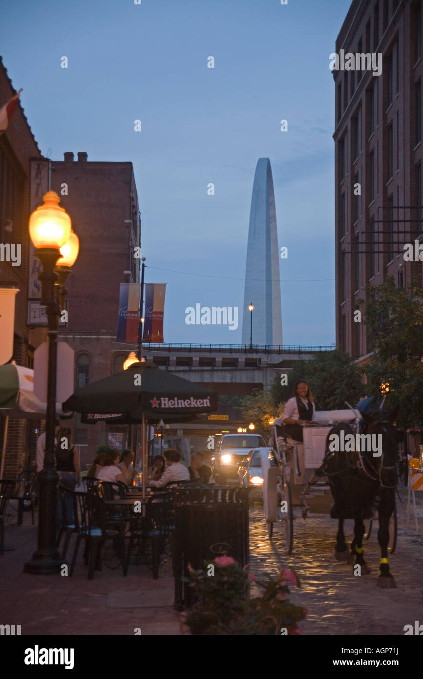 Lacledes Landung in St. Louis, Missouri in der Nacht. Stockfoto