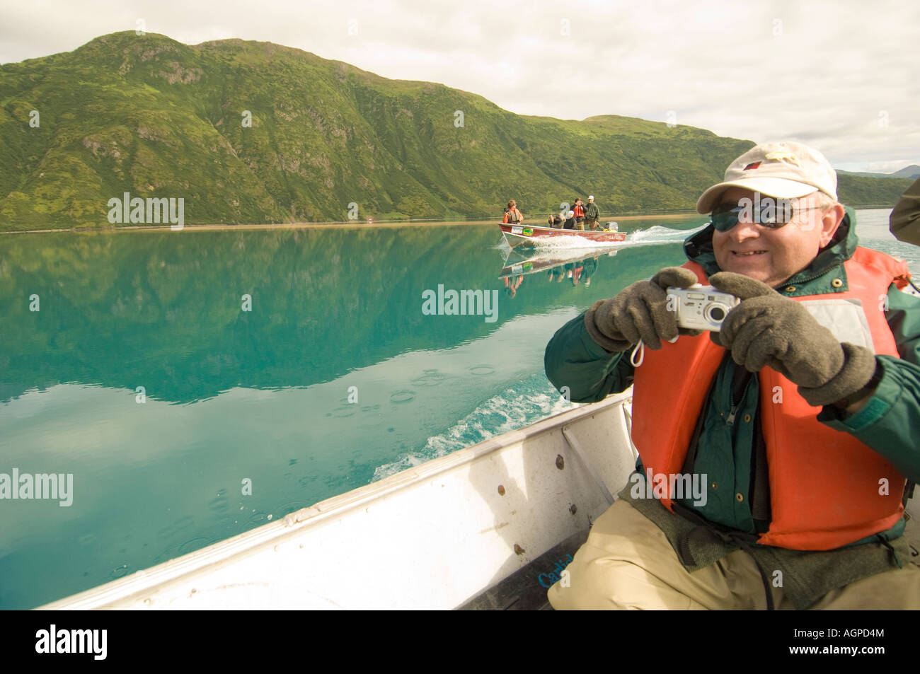 Südwesten Alaska Matue männlichen genießen ein Boot fahren am Nuyakuk See Holz an Sate Park Stockfoto
