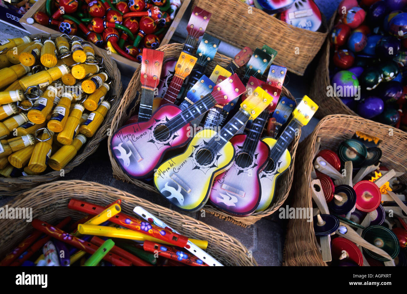Mexiko, Playa del Carmen, kleine Gitarren zum Verkauf als souvenir Stockfoto