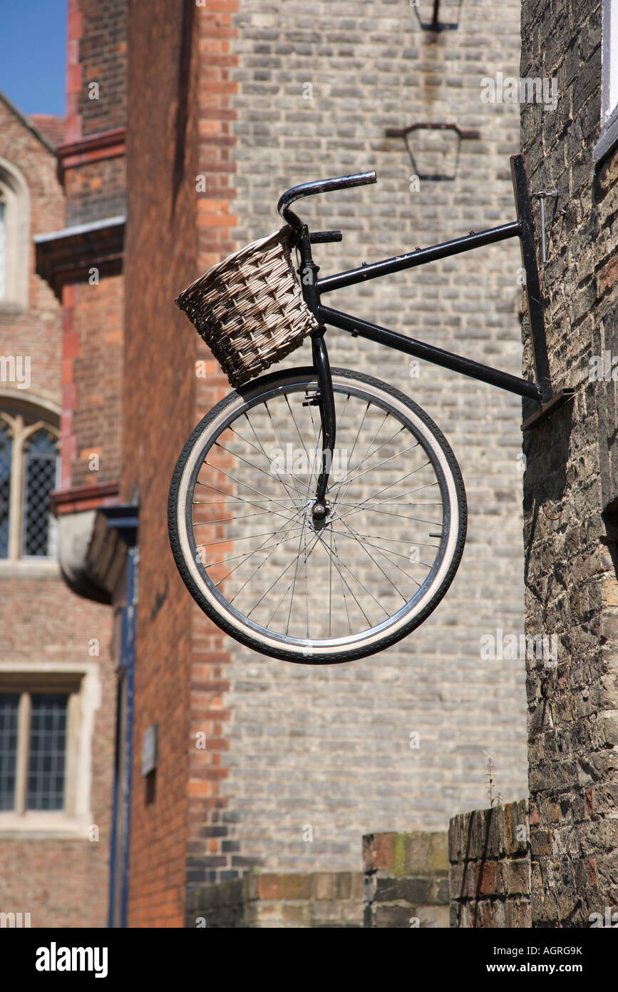 Melden Sie außen Fahrradgeschäft Cambridge Cambridgeshire England Stockfoto