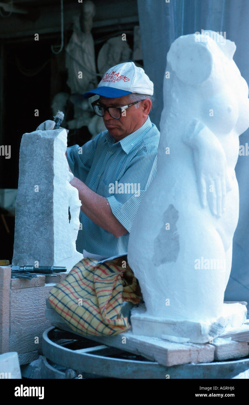 Arbeiten mit Marmor Bildhauer Stockfoto