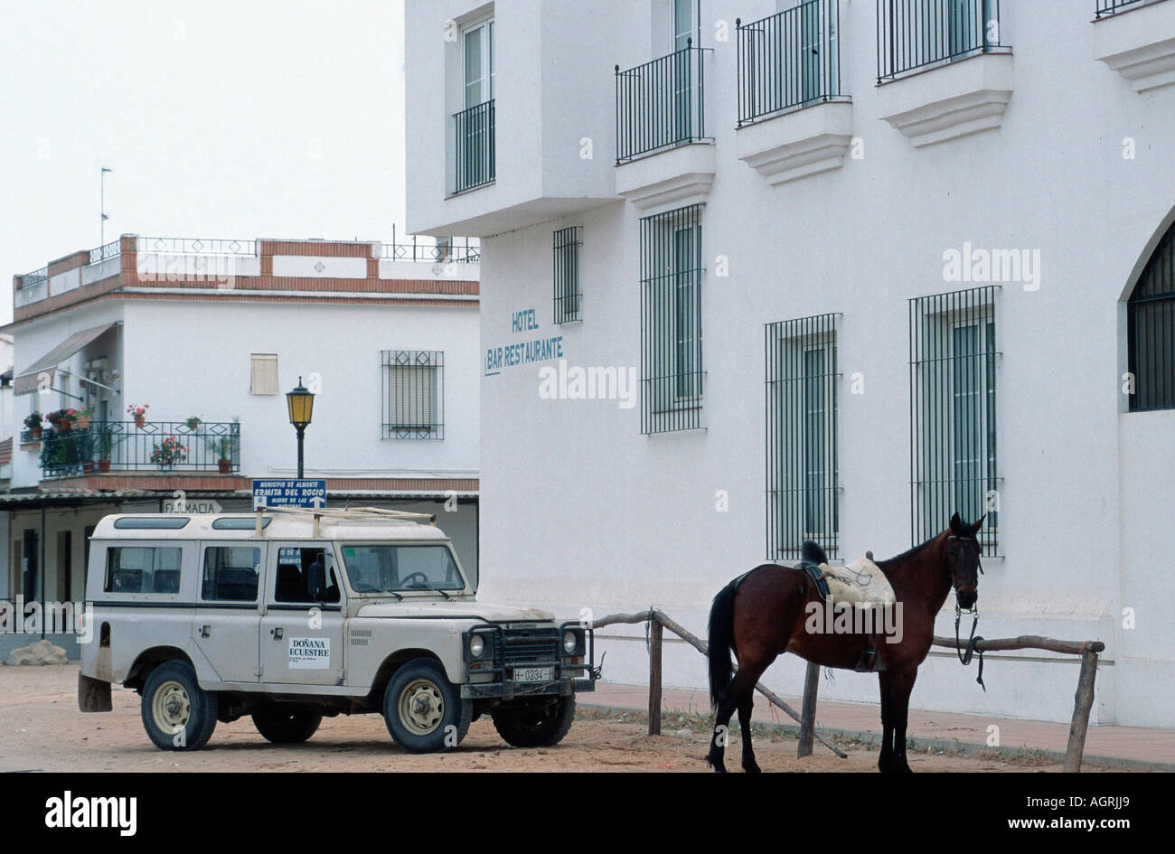 Pferd und Wagen vor restaurant Stockfoto