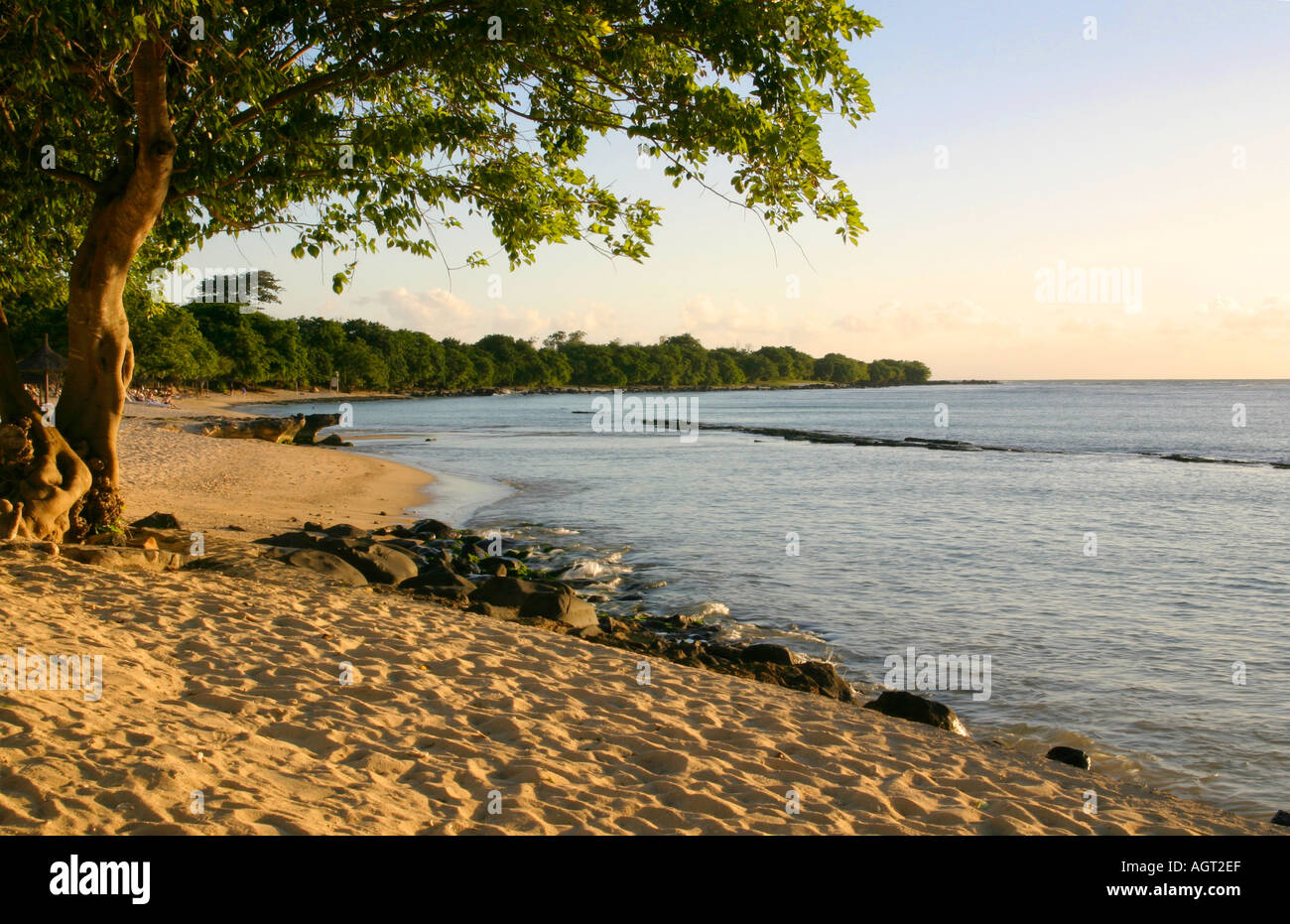 Sonnenuntergang über der Küste von Mauritius Stockfoto