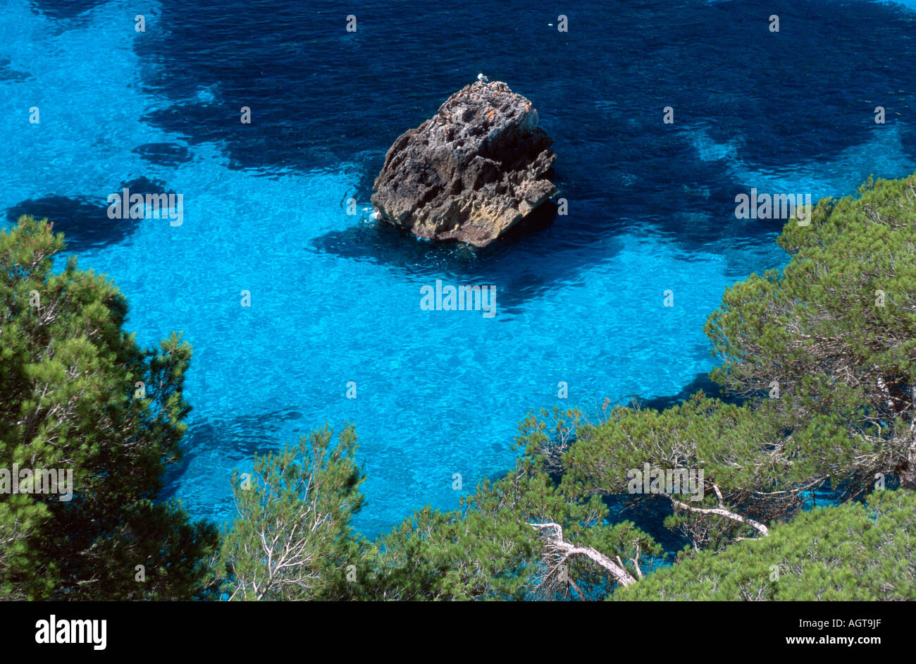 Blick auf die Bucht Cala Macarella Stockfoto
