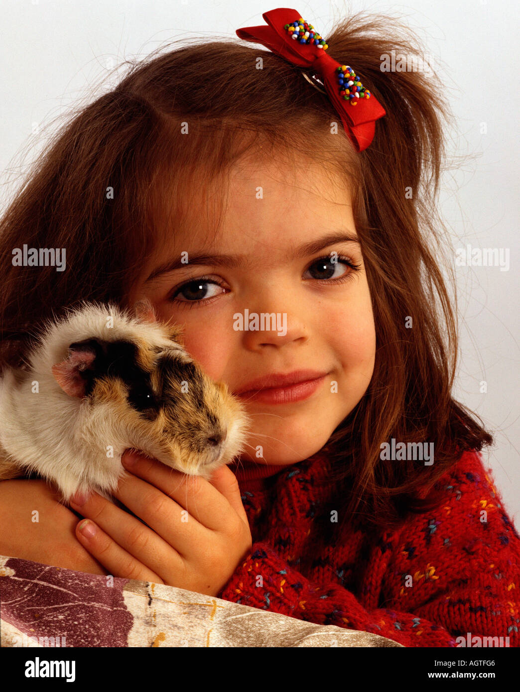 Mädchen mit Meerschweinchen Stockfoto