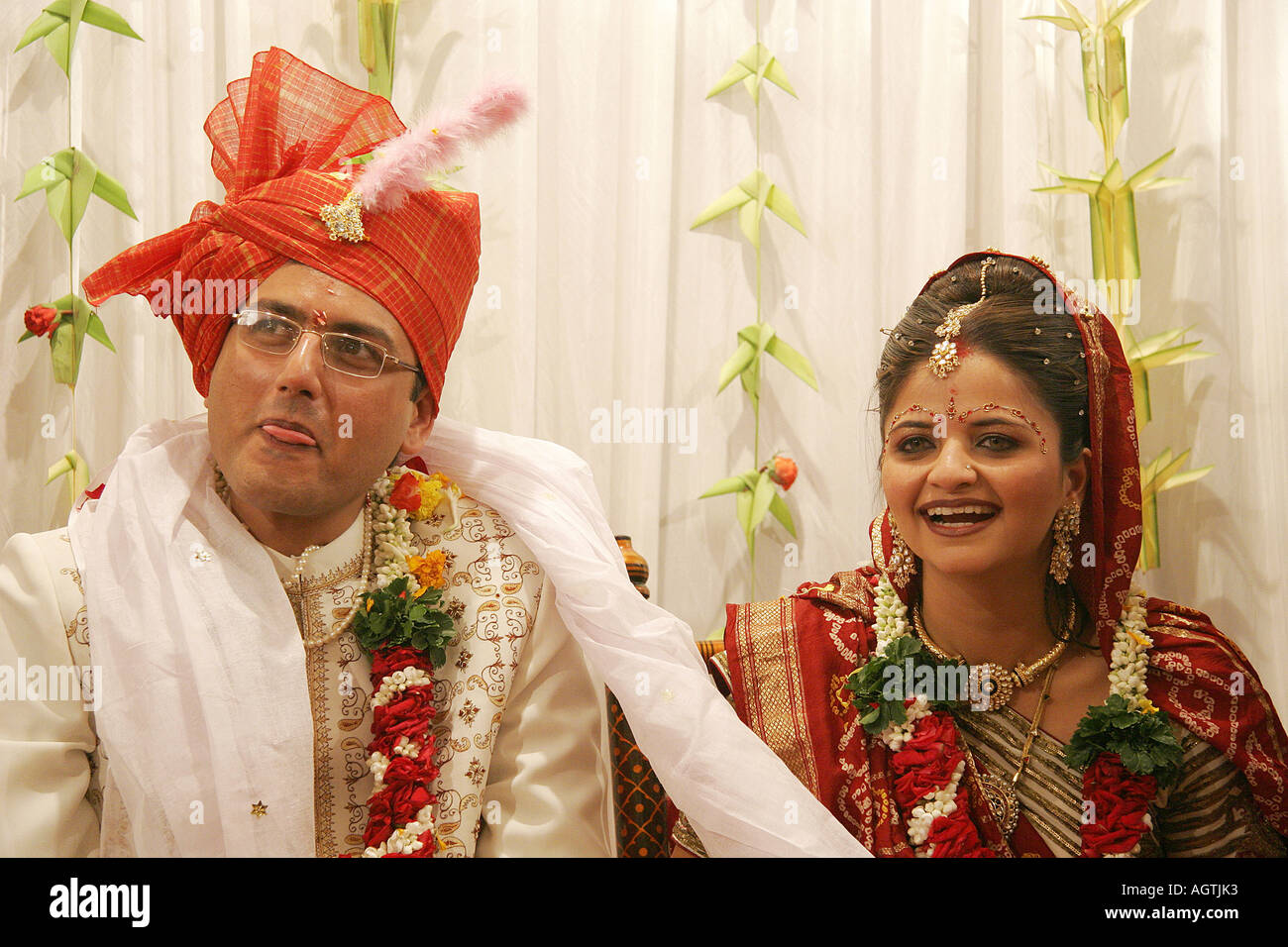SSK79525 glücklich indische Gujarati paar am Tag ihrer Hochzeit Model Release 667 und 664 Stockfoto
