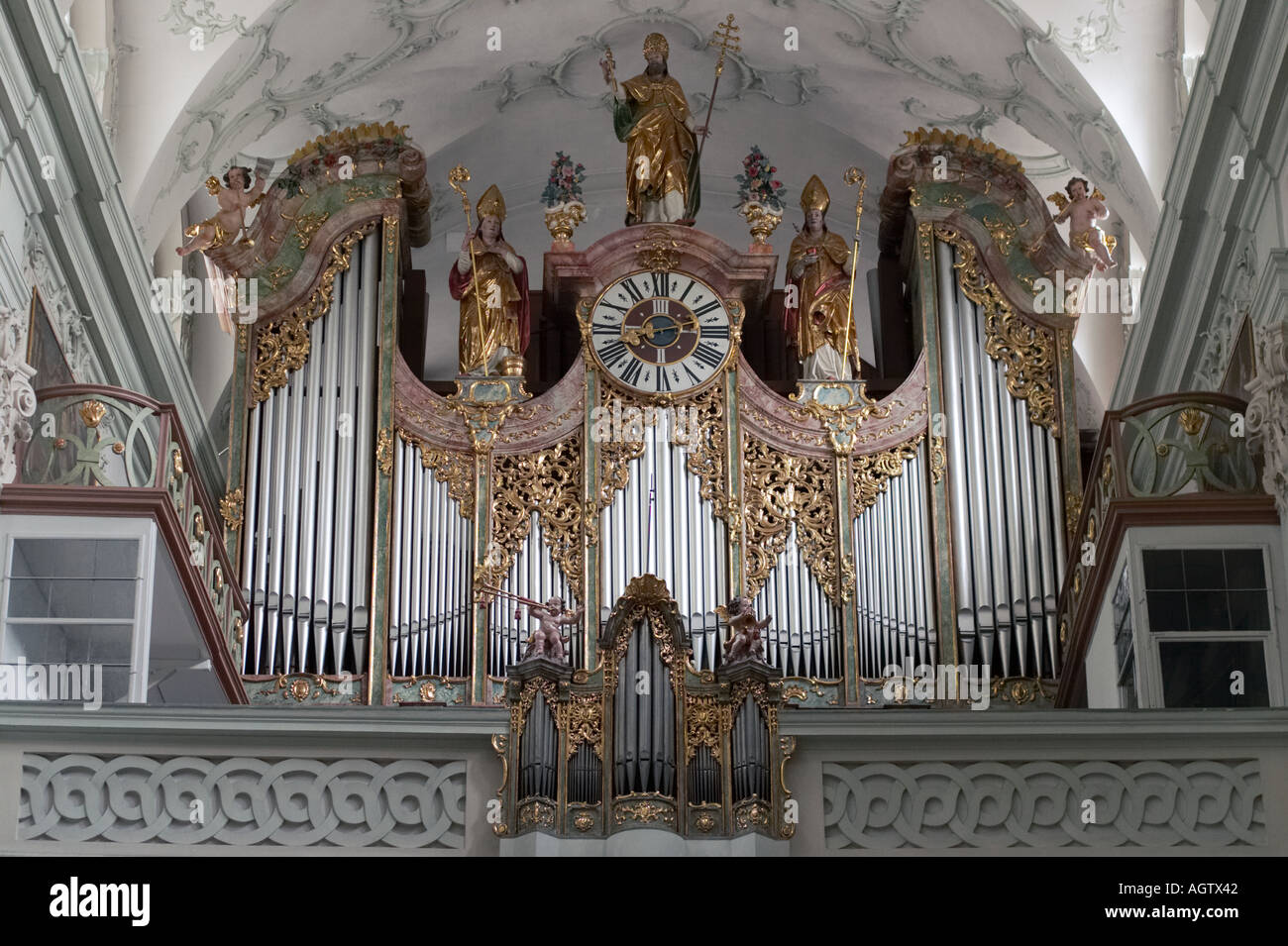 Orgelempore in der Erzabtei St. Peter Kirche. Salzburg, Österreich. Stockfoto