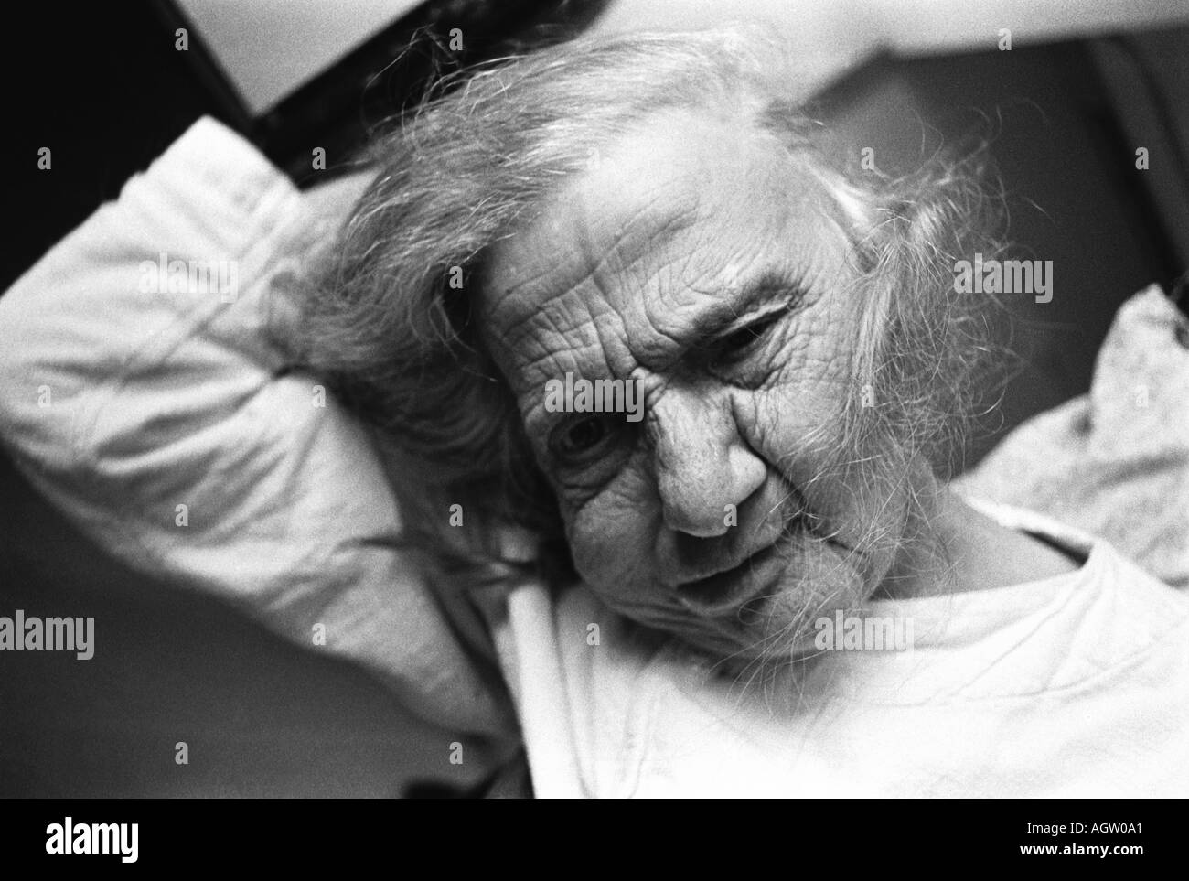 Ältere Frau in einem Krankenhaus Stockfoto