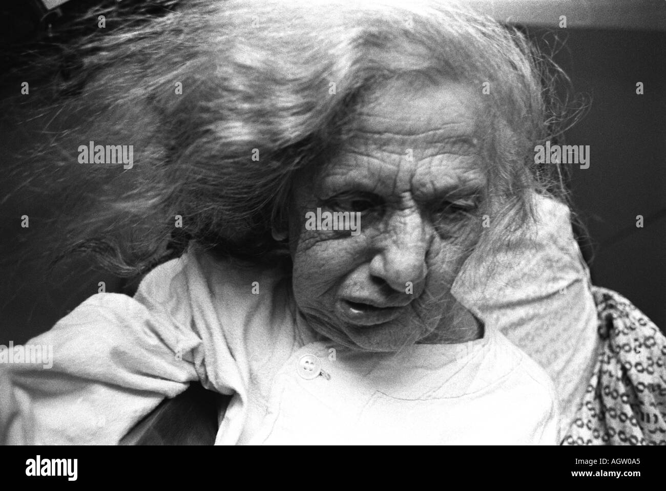 Ältere Frau in einem Krankenhaus Stockfoto