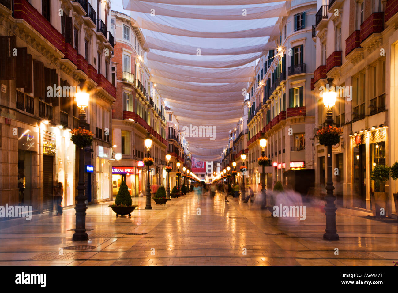 Calle Marques de Larios bei Nacht Malaga Spanien Stockfotografie - Alamy