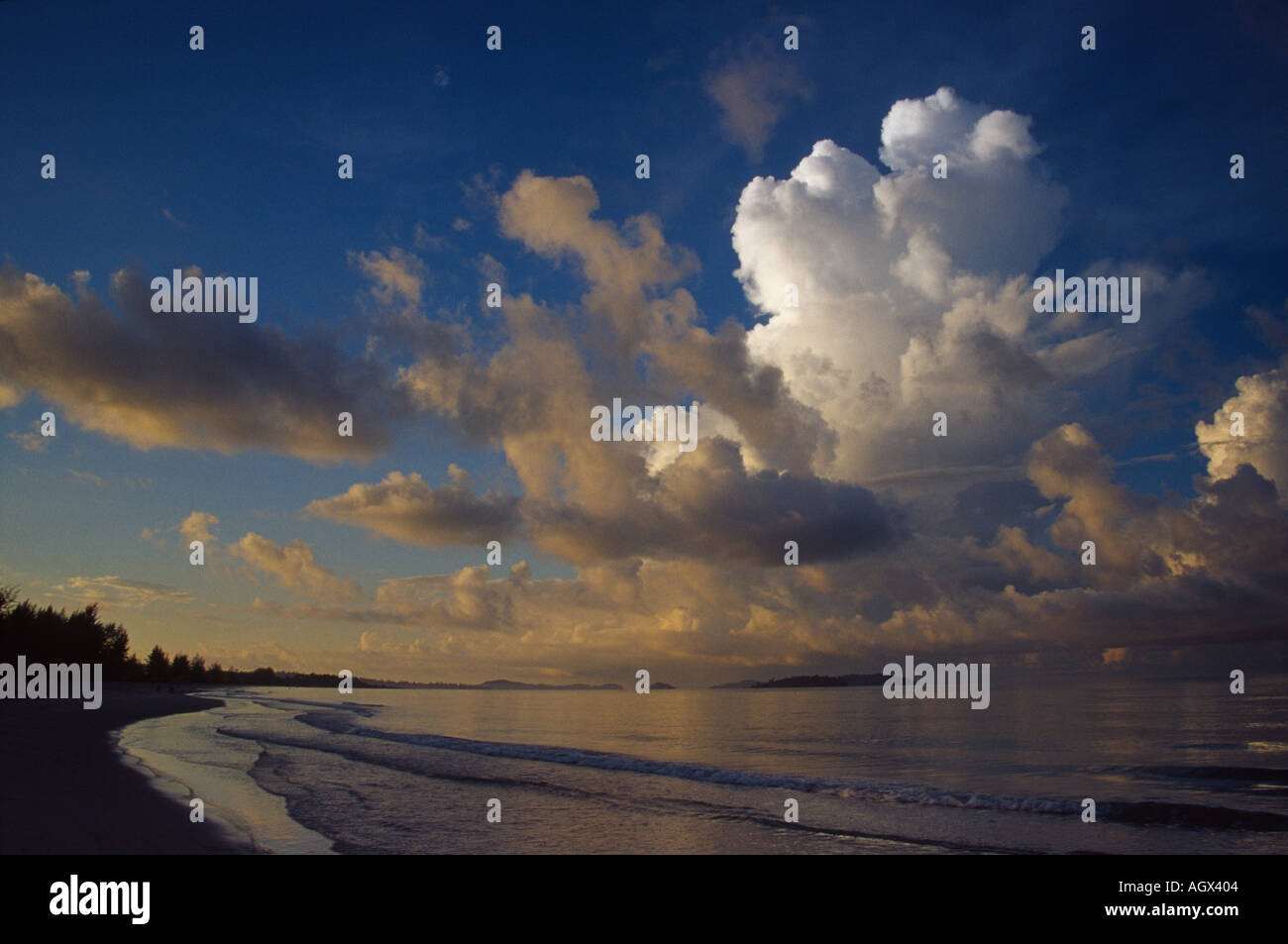 Am frühen Morgen am Strand Kompong Som Kambodscha Stockfoto