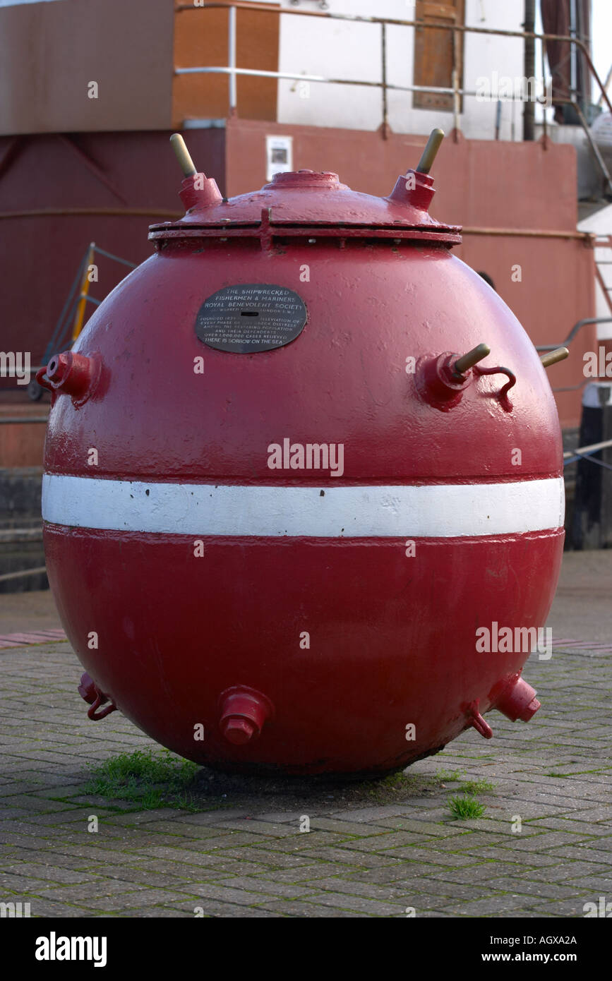 Alte mine in Hythe Kai verwendet als eine Sammelkiste für wohltätige Zwecke Maldon, Essex, England Stockfoto