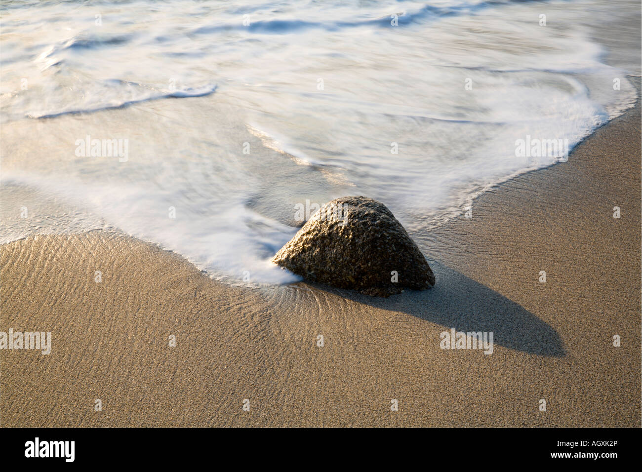 Rock am Gwynver Strand Sonnenuntergang Cornwall Stockfoto