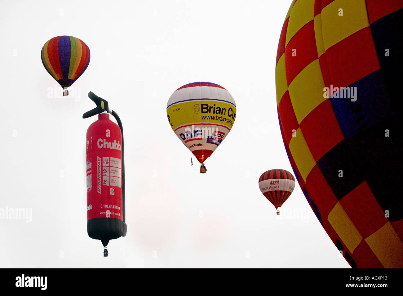 Vorbereitung ihres Fluges für Ballonfahrer ausziehen. Northampton. Stockfoto