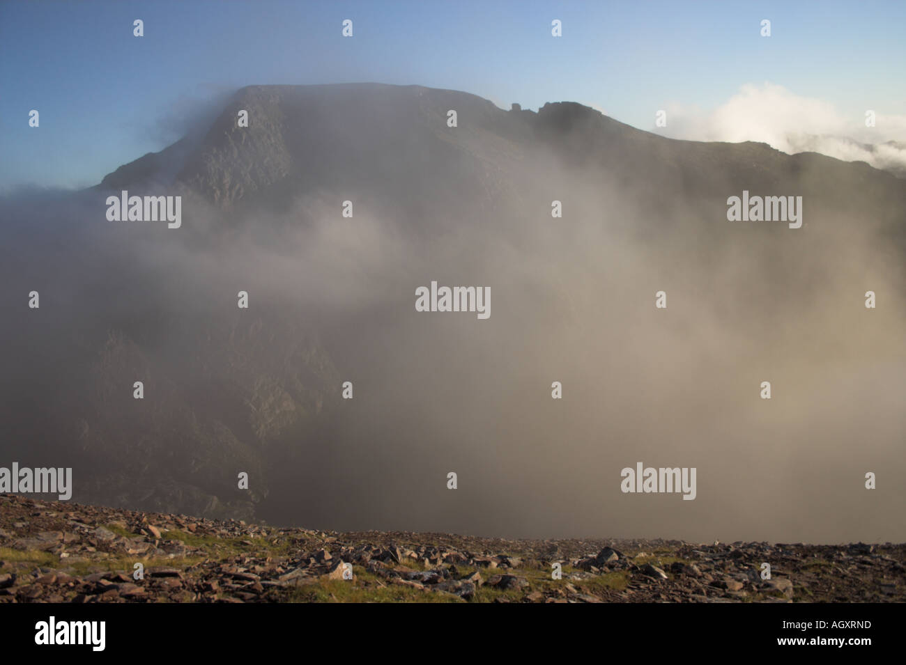 Am Abend Nebel auf A' Mhaighdean in Wester Ross Stockfoto