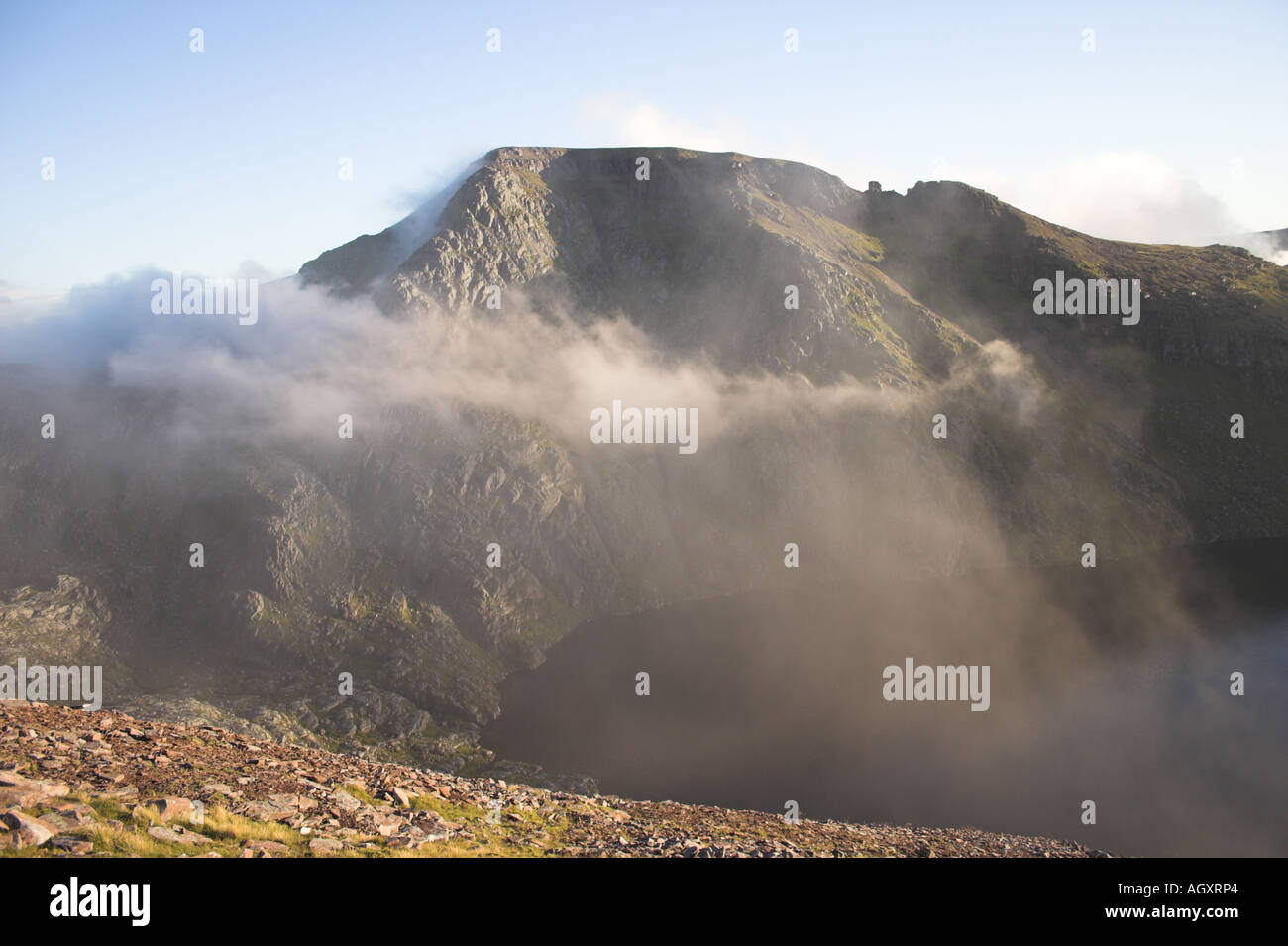 Am Abend Nebel auf A' Mhaighdean in Wester Ross Stockfoto