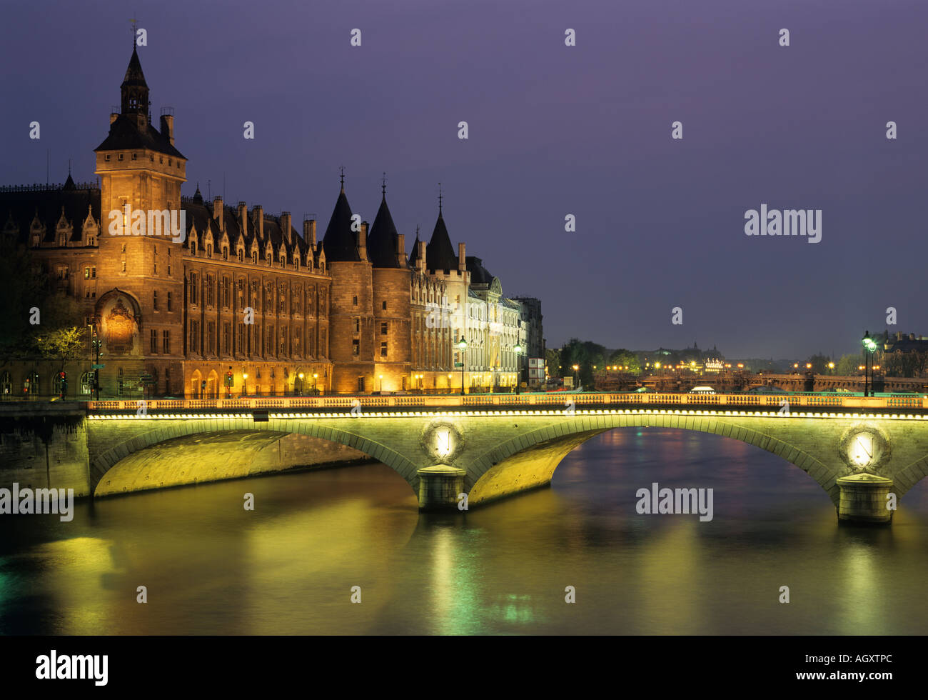 Palais de Justice und Seine, Paris, Frankreich Stockfoto