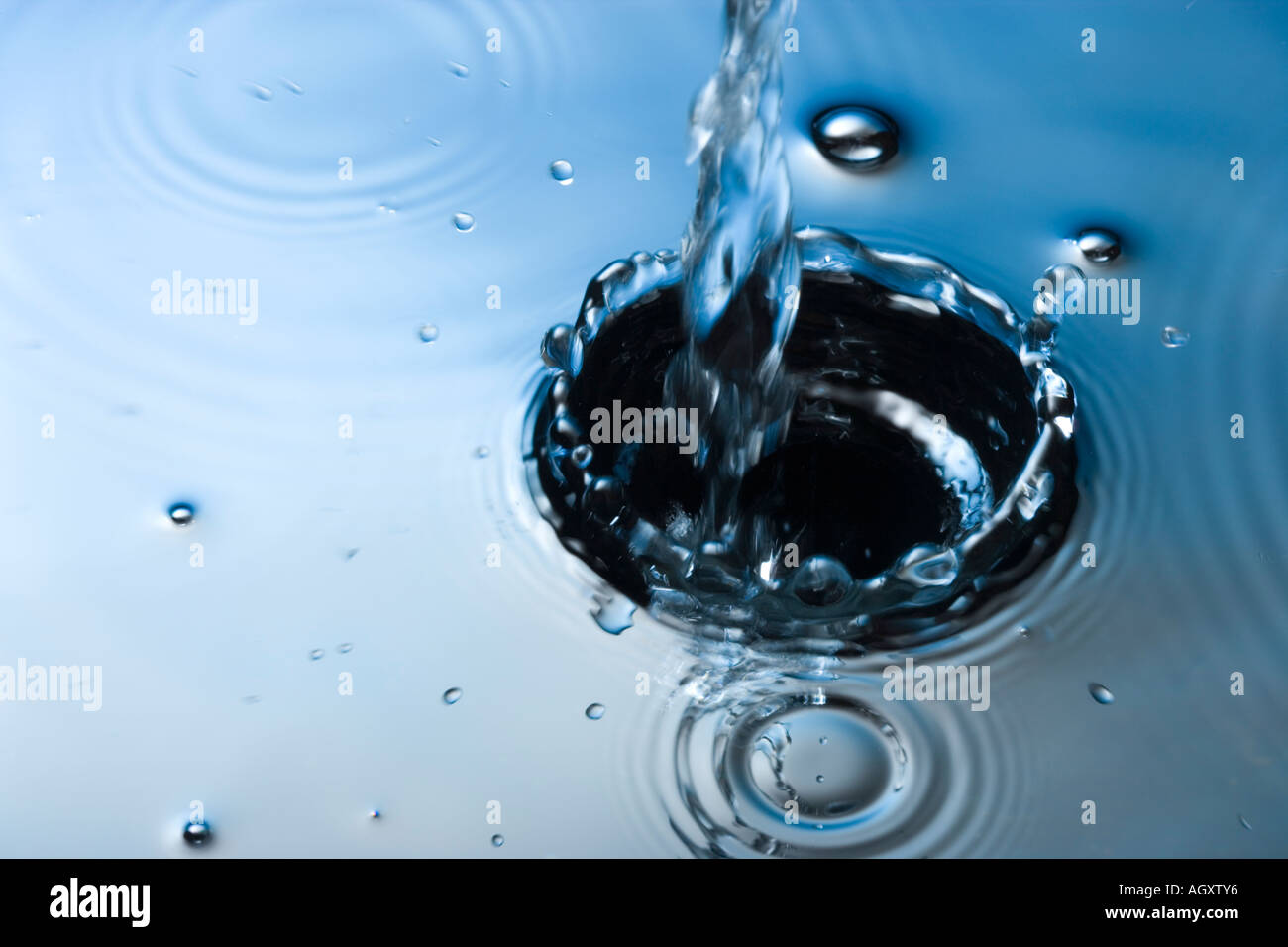 Gießen Wasser. High-Speed Fotografie Stockfoto