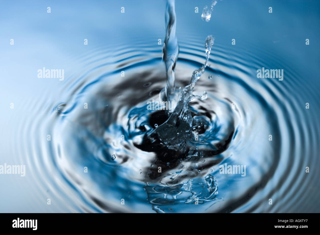 Gießen Wasser. High-Speed Fotografie Stockfoto