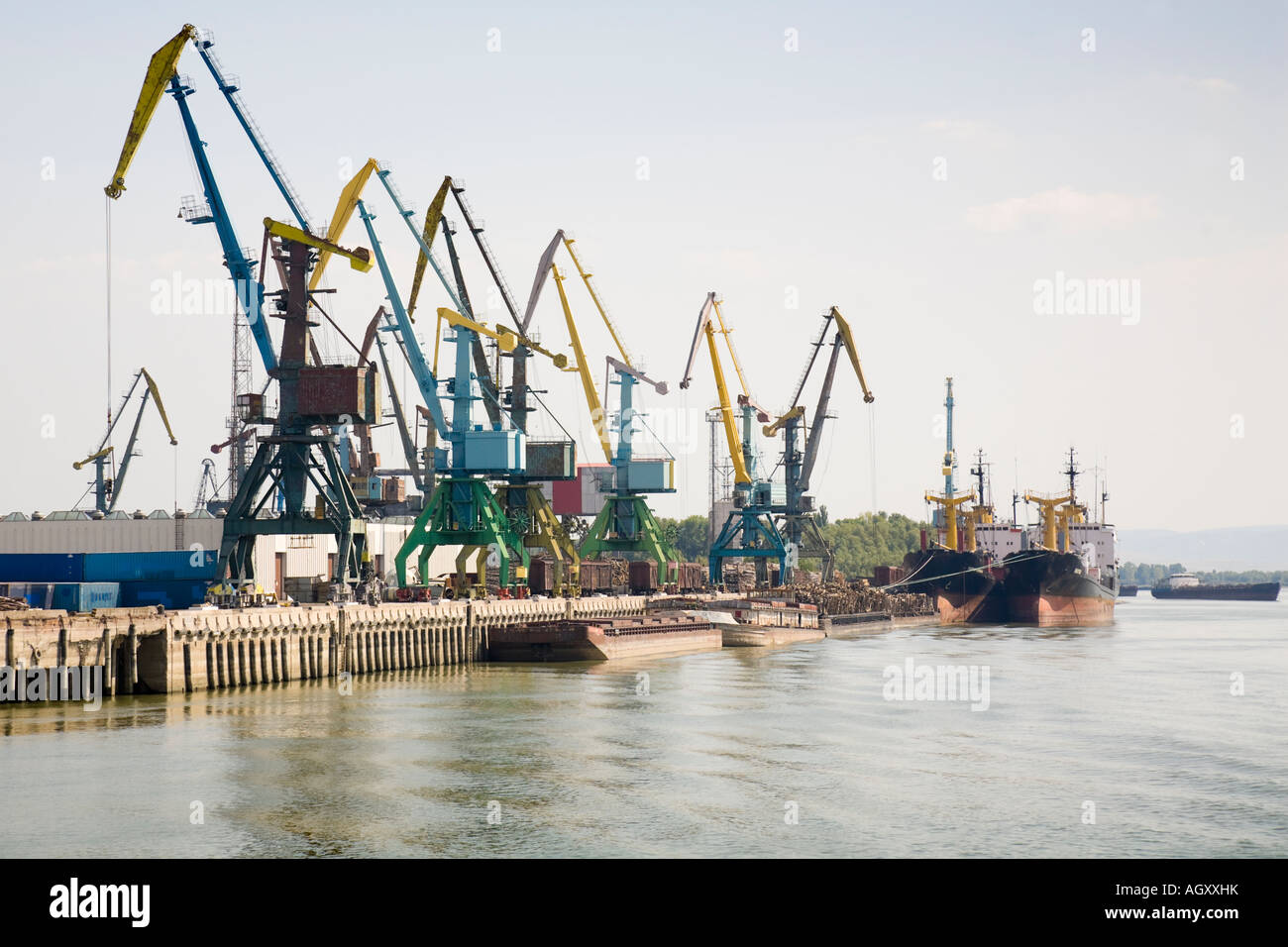 Krane auf der Donau Hafen Izmail / Ukraine Stockfoto