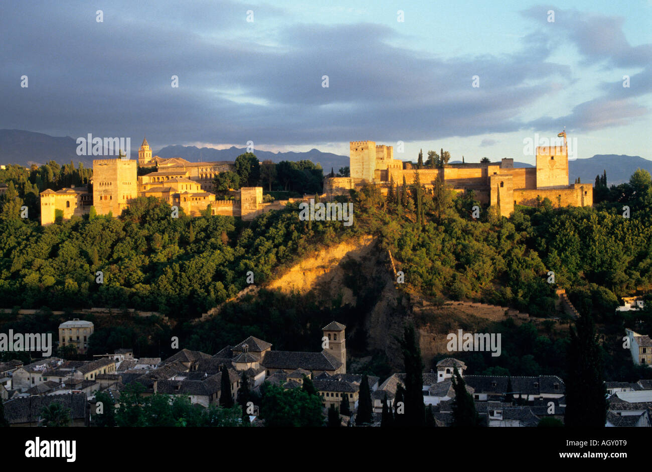 Die Alhambra und die Häuser der Albaicín Viertel von San Nicolás Sicht Granada Andalusien Spanien gesehen Stockfoto
