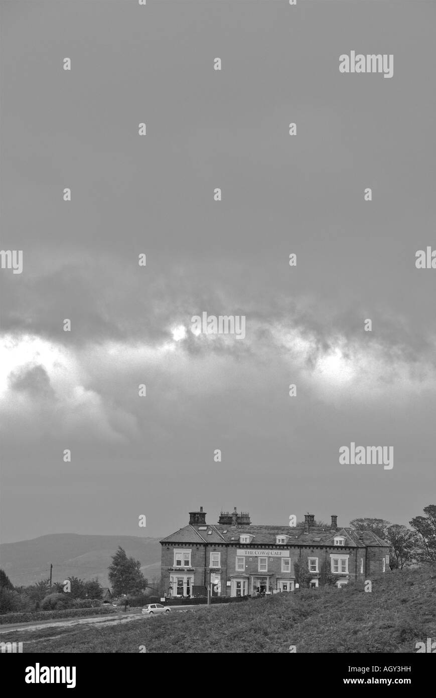 Die Kuh und Kalb Hotel von den Felsen in Ilkley abgebildet Stockfoto