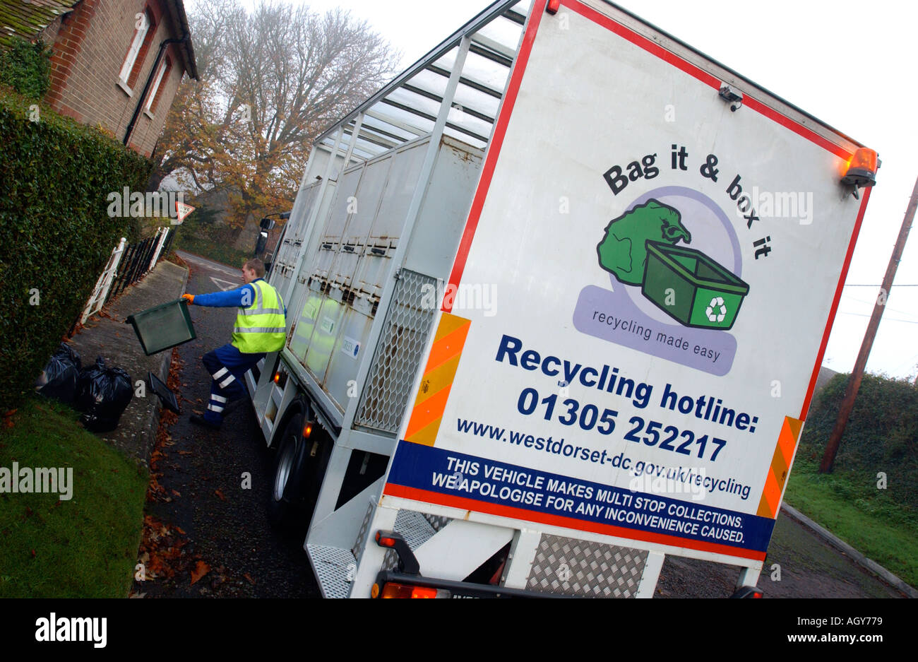 Recycling Sammlung LKW bei der Arbeit in Großbritannien UK Stockfoto