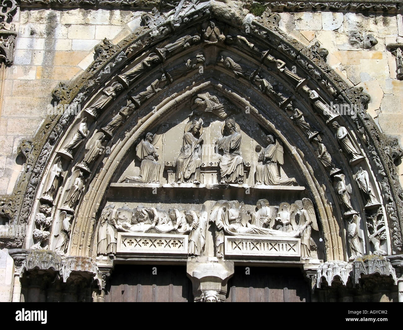Detail der Basilika Notre Dame de Bonne Garde Longpont sur Orge Essonne Frankreich Stockfoto
