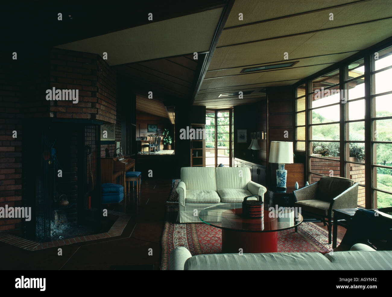 Paul R. und Jean S. Hanna House / Waben-Haus, 737 Franzose Road, Stanford, Kalifornien, 1936. Wohnbereich. Stockfoto