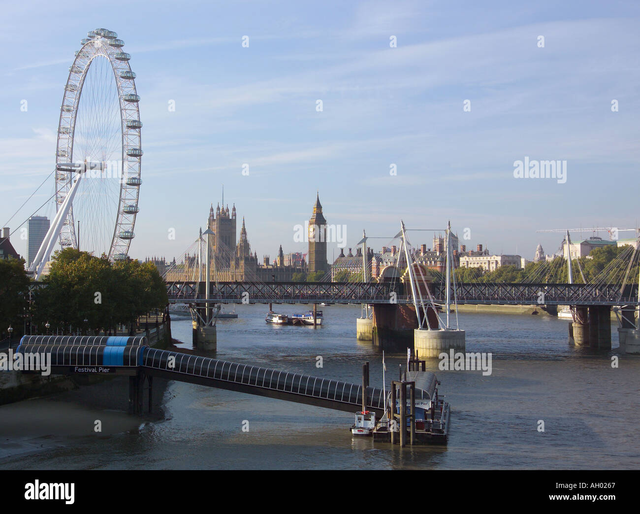 UK-London London Eye Hungerford Bridge-Houses of Parliament über Stockfoto