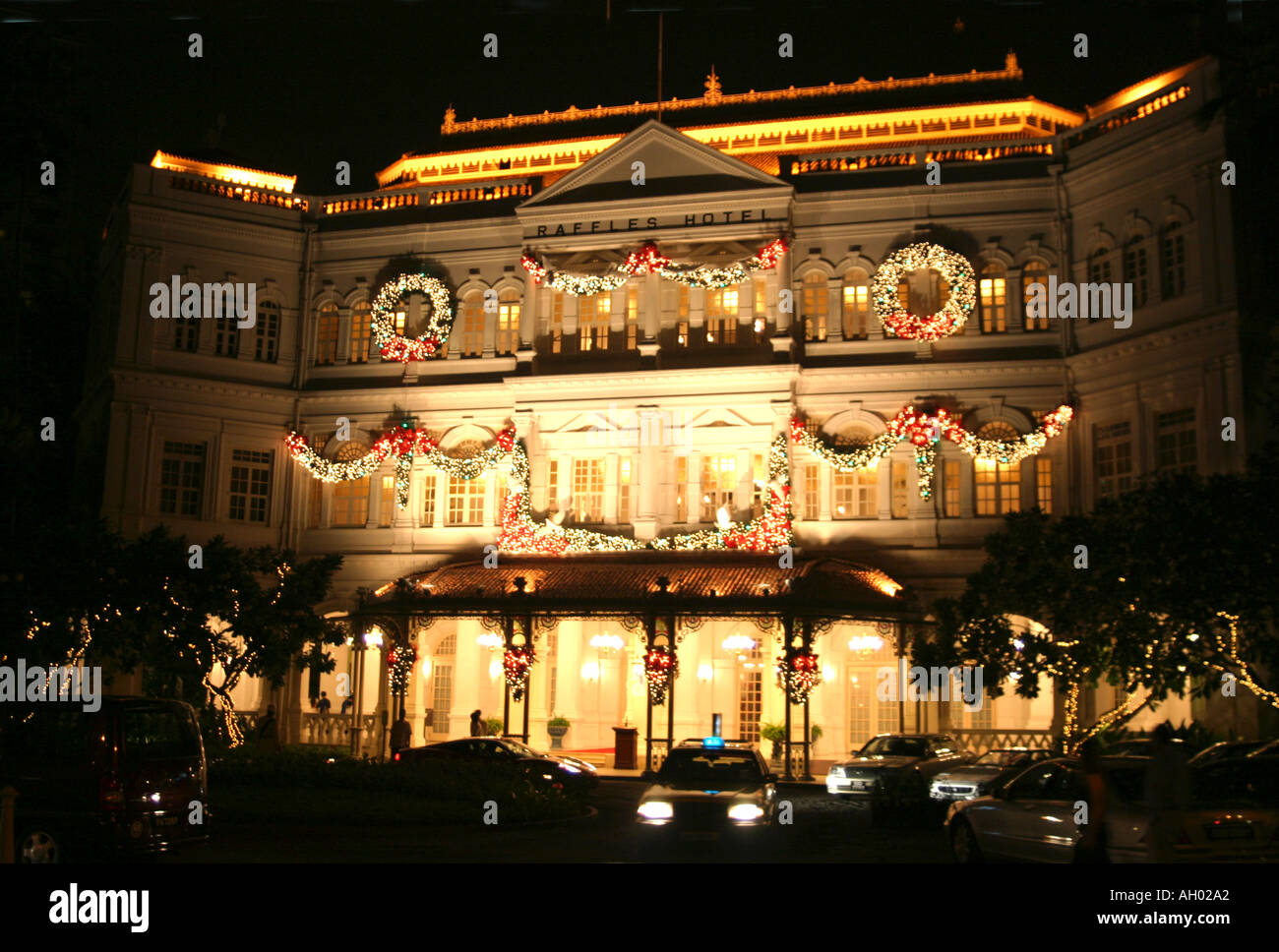 Weihnachten im weltberühmten 5 Sterne Raffles Hotel in Singapur, benannt nach Sir Francis Stamford Raffles, der Gründer der Stadt Stockfoto