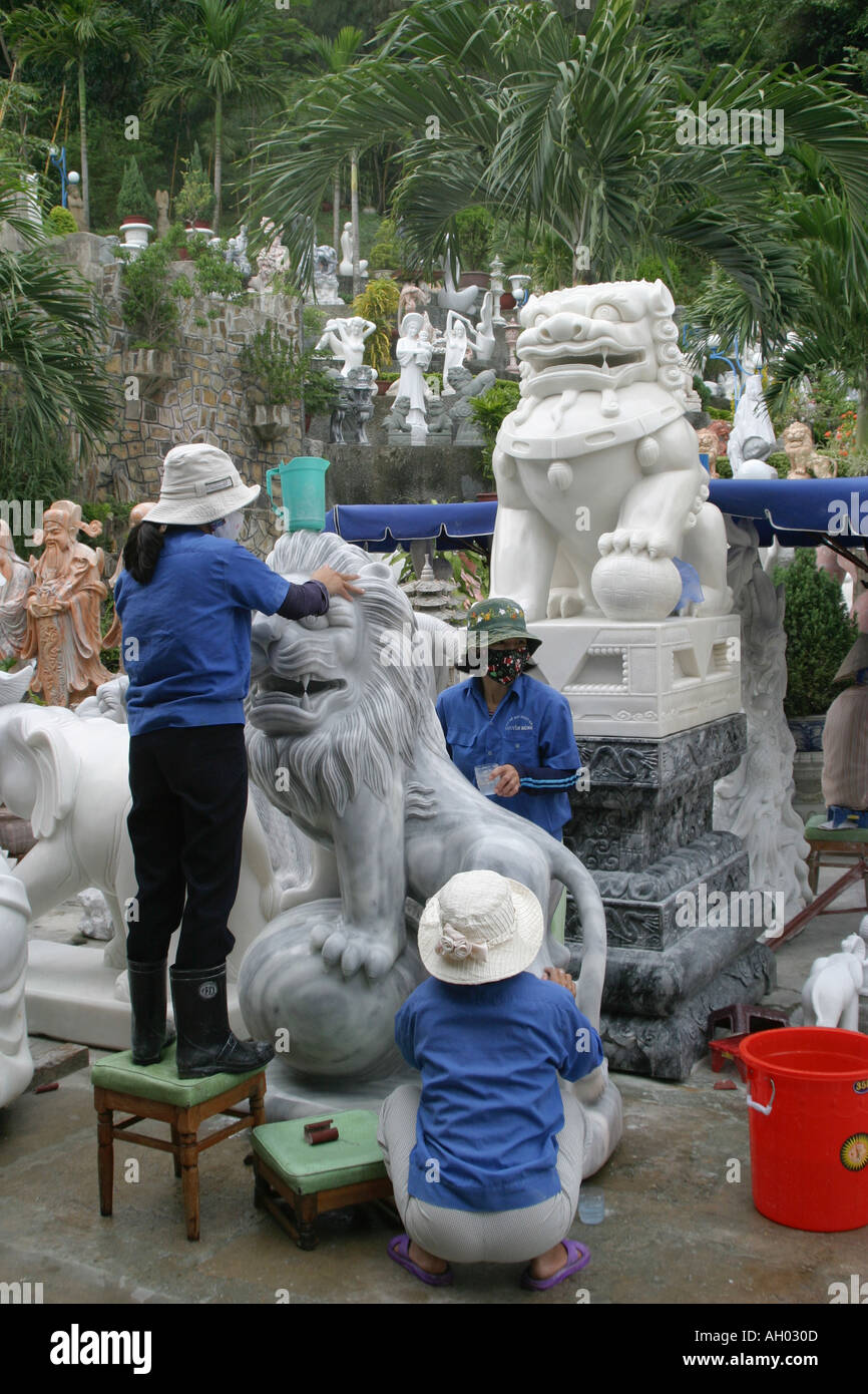 bei Marble Mountain in der Nähe von Danang, Vietnam hat eine große Murmel carving-Industrie rund um diese natürliche Ressource lokalen Craf aufgewachsen Stockfoto