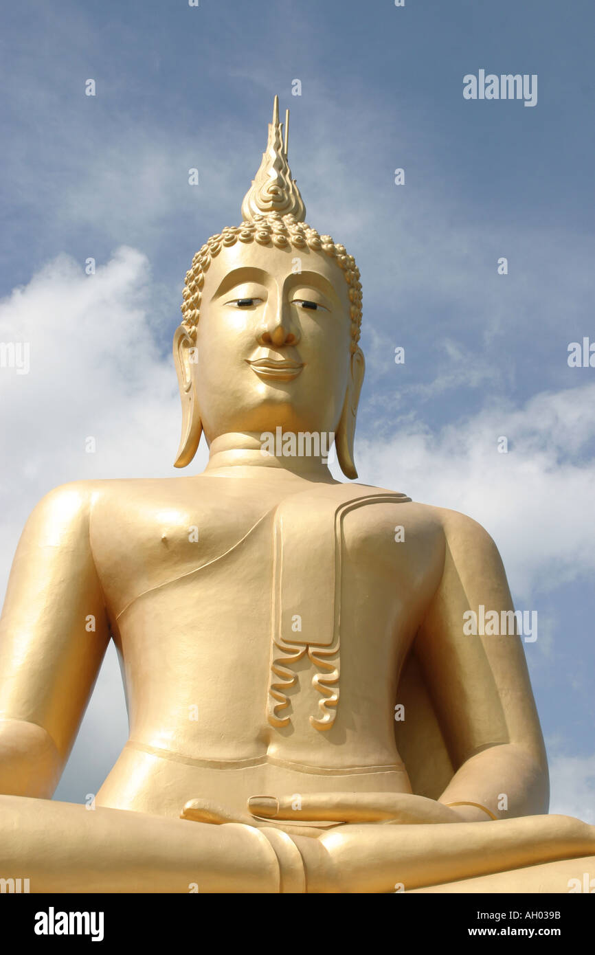 Bang Rak Strand Ko Samui Insel Thailand, der Riese sitzen golden Buddha Wat Phra Yai Big Buddha in Pattaya Stockfoto