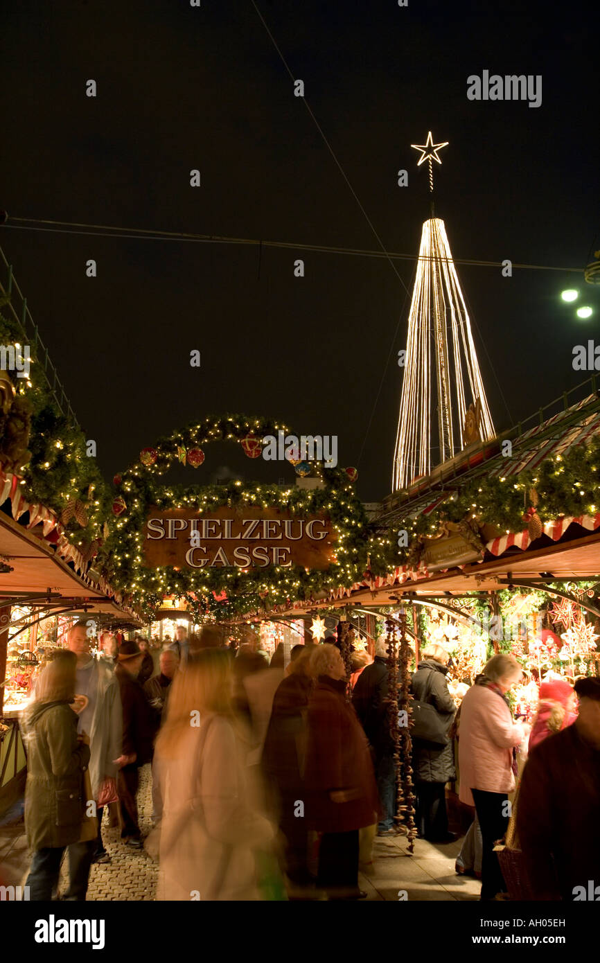 Hamburg Weihnachten Markt Speilzeug Gasse Stockfoto