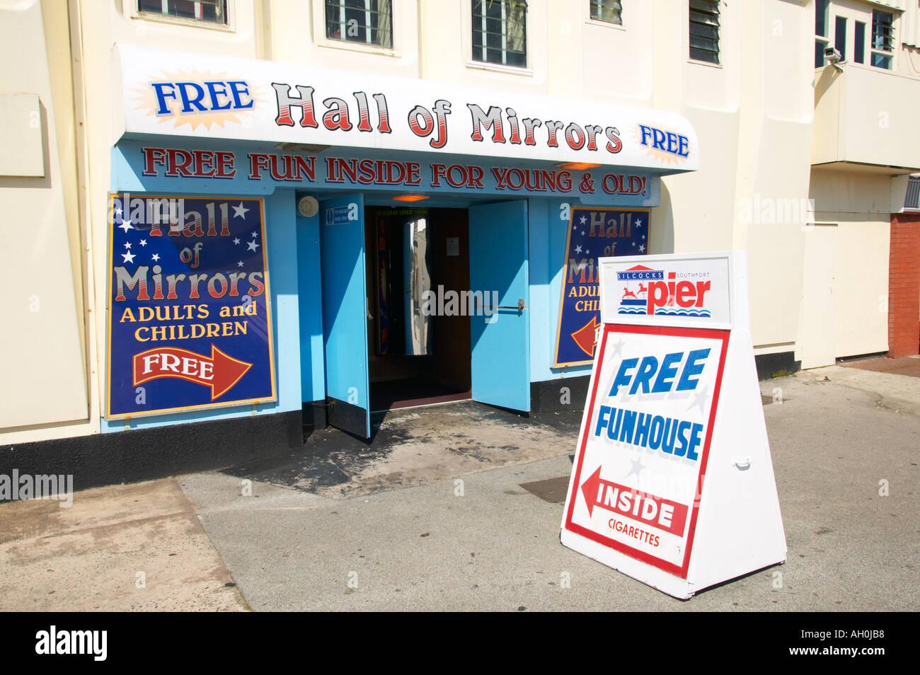 Der Spiegelsaal Besucherattraktion Southport, Merseyside Stockfoto