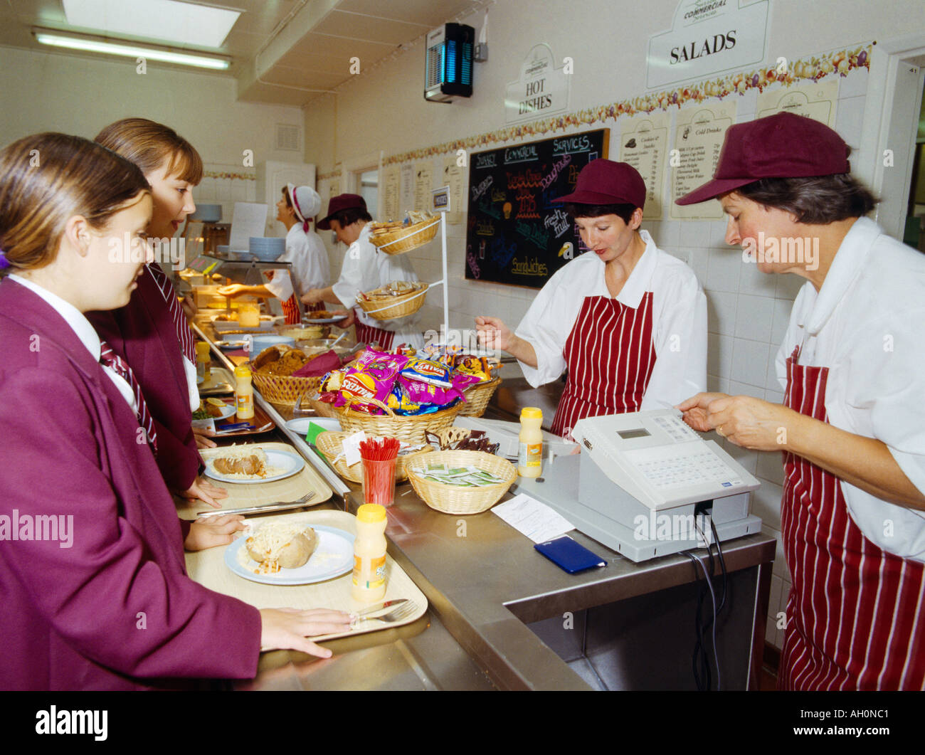High School Kantine Kantine Mitarbeiter bis Stockfoto