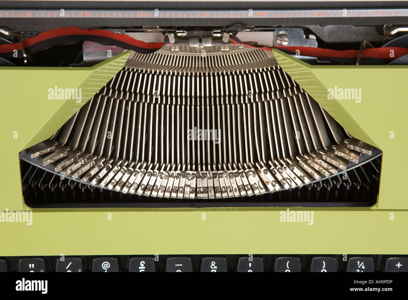 1970er Jahre Stil Schreibmaschine Detailansicht der Typebar Hebel Stockfoto