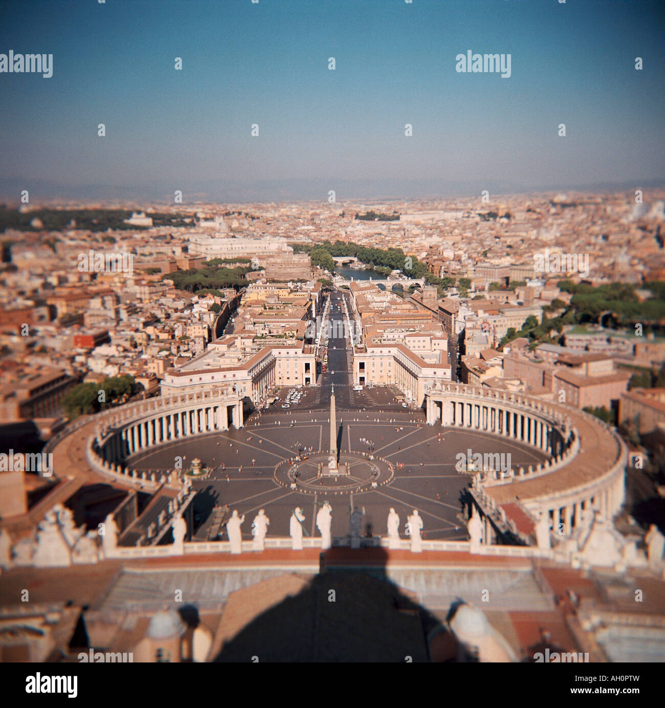 Blick aus dem Vatikan über den Piazza San Pietro in Rom Italien Stockfoto