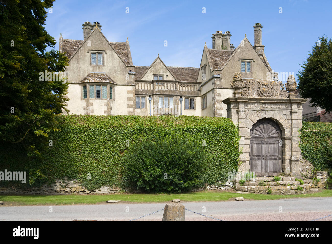 Das Herrenhaus im Cotswold-Dorf Cold Ashton, South Gloucestershire, Großbritannien Stockfoto