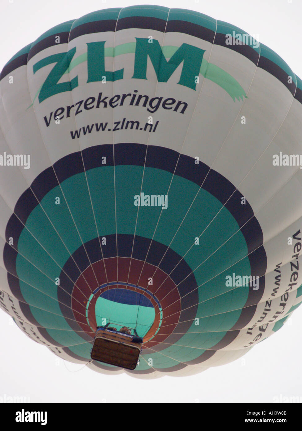 Heißluft-Ballon geschossen von unten mit ZLM sponsoring Stockfoto