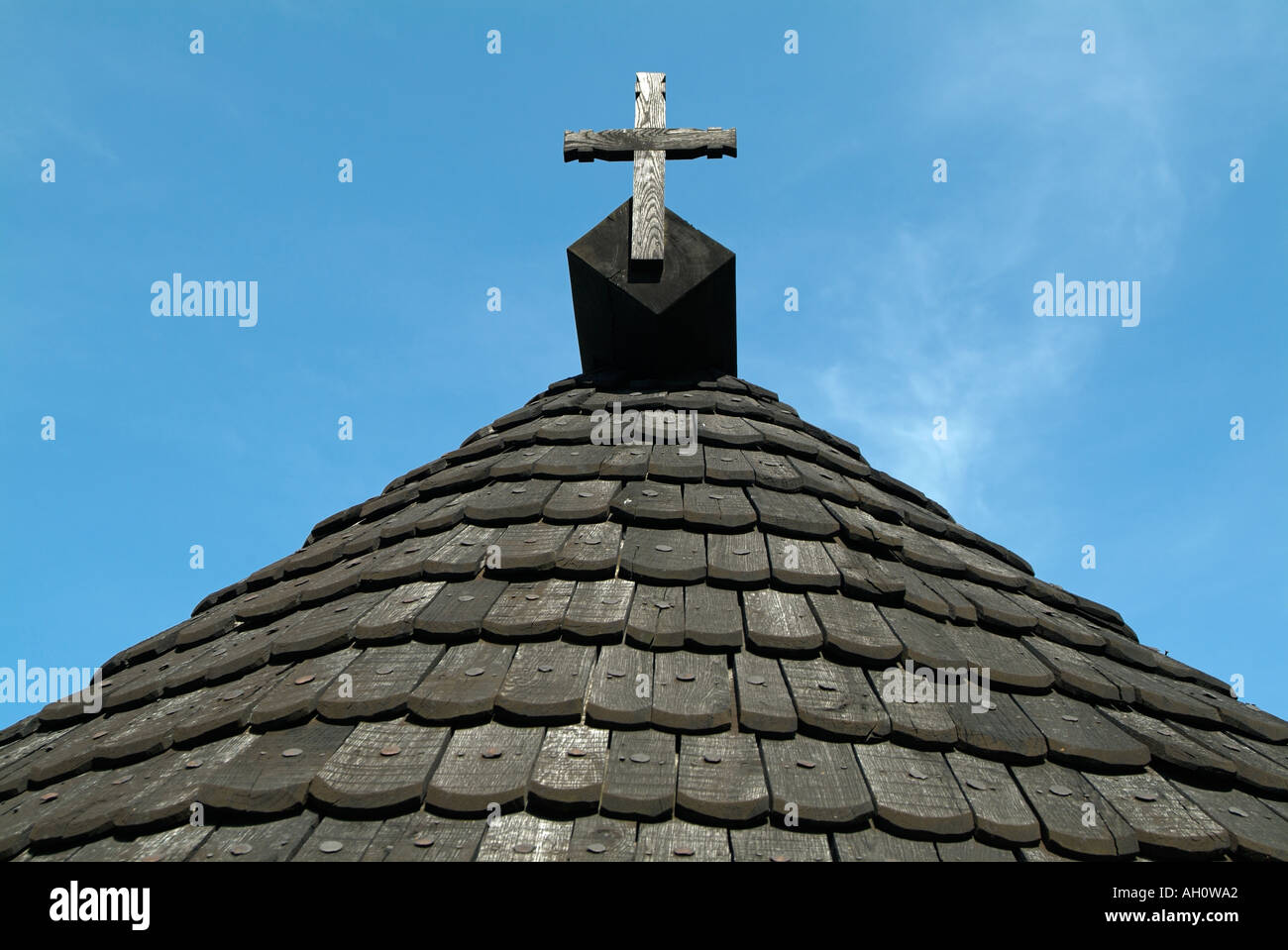 Kruzifix auf dem Dach eine orthodoxe Kirche, Slatina, Bosnien-Herzegowina. Stockfoto