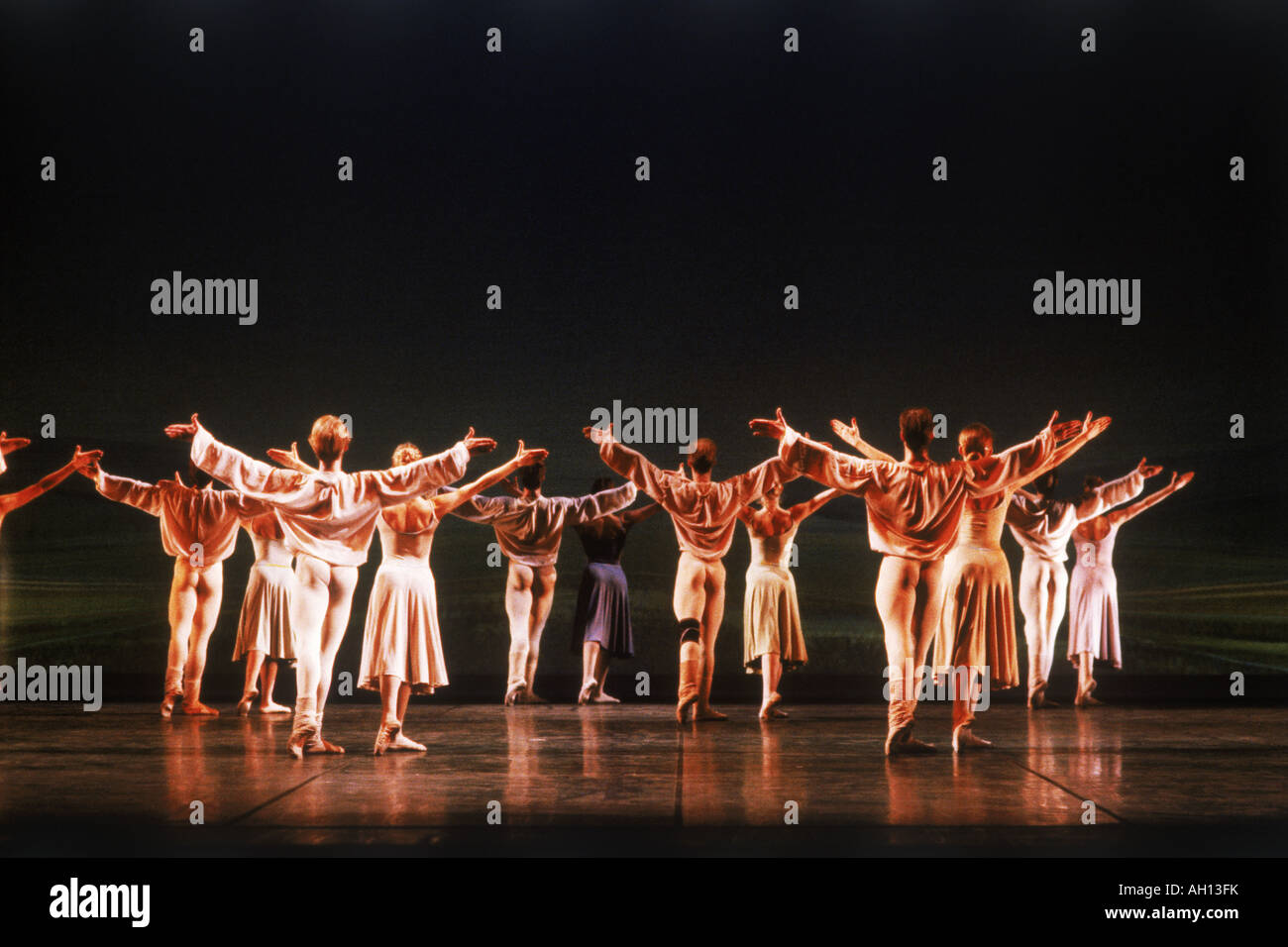 Ballett der Staatsoper Stockholm Sinfonietta von Jiri Kylian durchführen Stockfoto